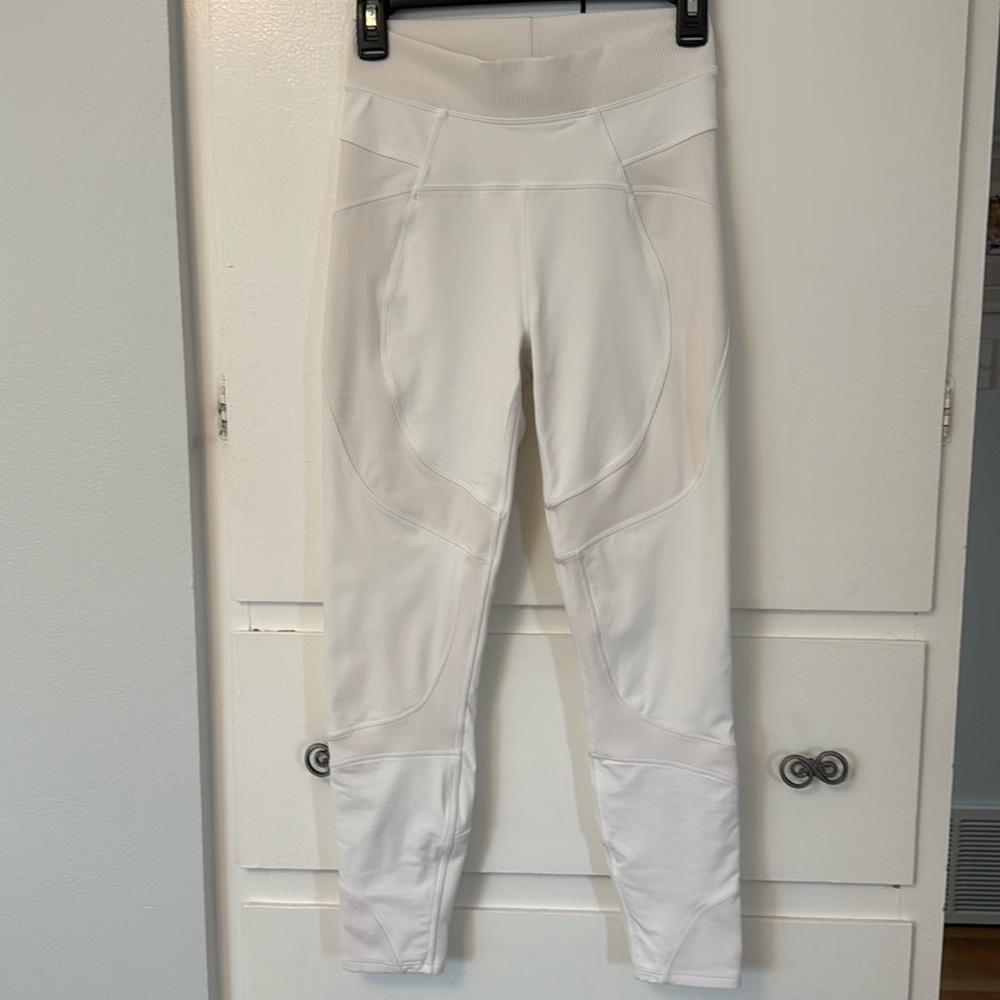 Lululemon Women’s white leggings size 6